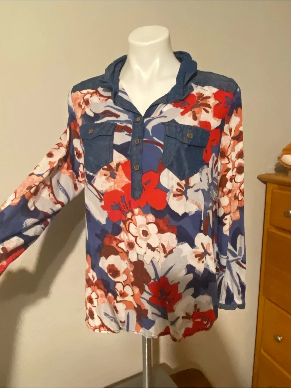 John Mark Blue Floral V-Neck Pullover with Red Accents